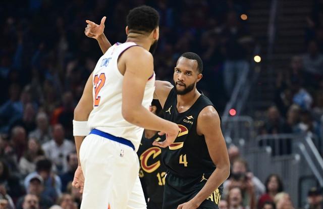 尼克斯绝杀击败鹈鹕,赢得紧张一战 尼克斯绝杀击败鹈鹕,赢得紧张一战