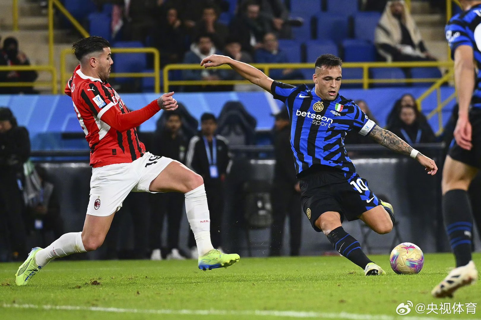 关于AC米兰客场战平,遭遇连战不胜低迷阵痛的信息 关于AC米兰客场战平,遭遇连战不胜低迷阵痛的信息