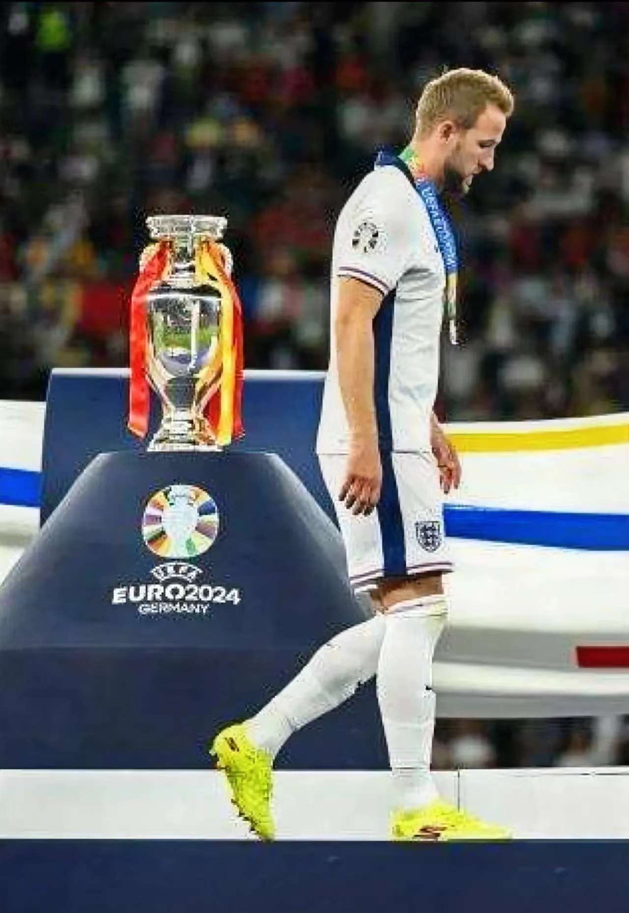 中场连续助攻,为球队锁定宝贵三分 中场连续助攻,为球队锁定宝贵三分