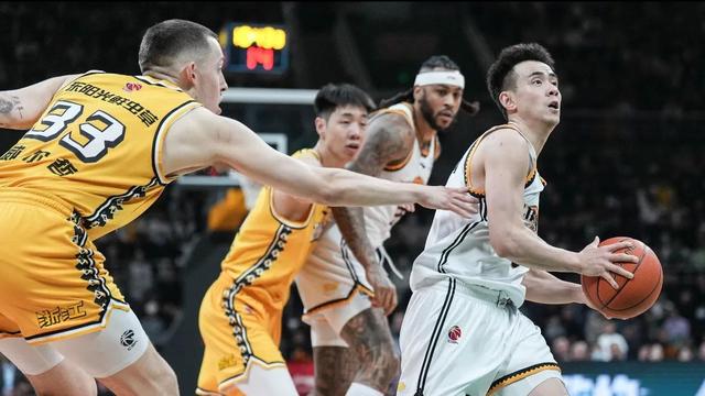 包含惊心动魄的篮球比赛:一触即发的较量的词条 包含惊心动魄的篮球比赛:一触即发的较量的词条