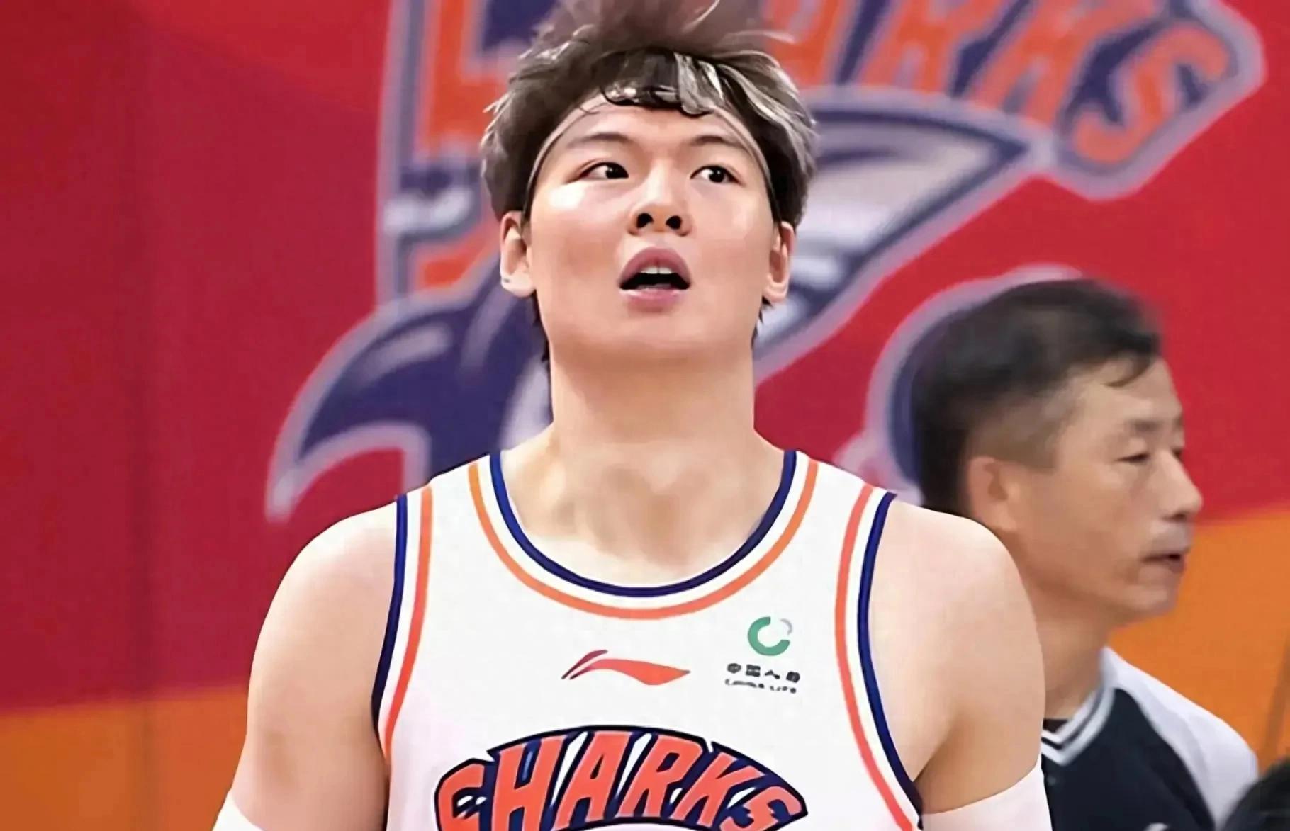 大连队小将崭露头角,成为关注焦点 大连队小将崭露头角,成为关注焦点