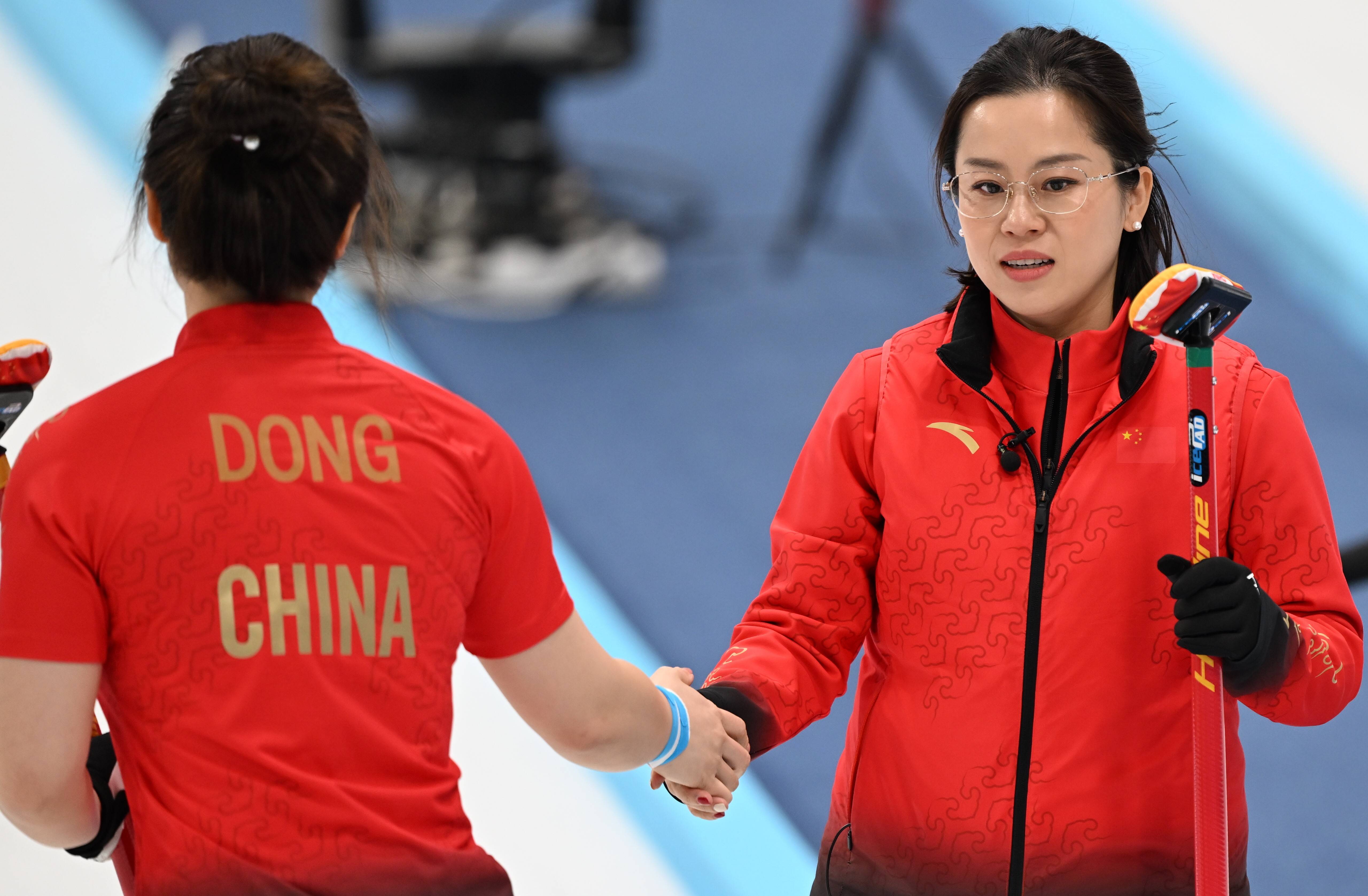 奥地利选手成功夺得冰壶比赛金牌 奥地利选手成功夺得冰壶比赛金牌