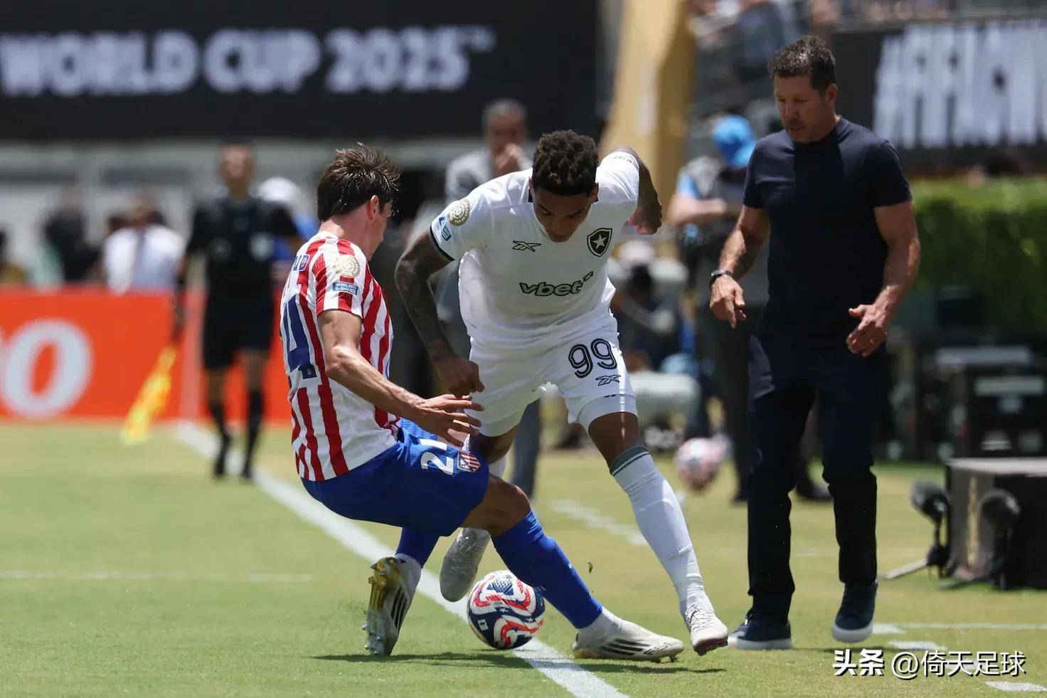 开云体育登录-足球赛场上各队风云际会，竞争日渐激烈