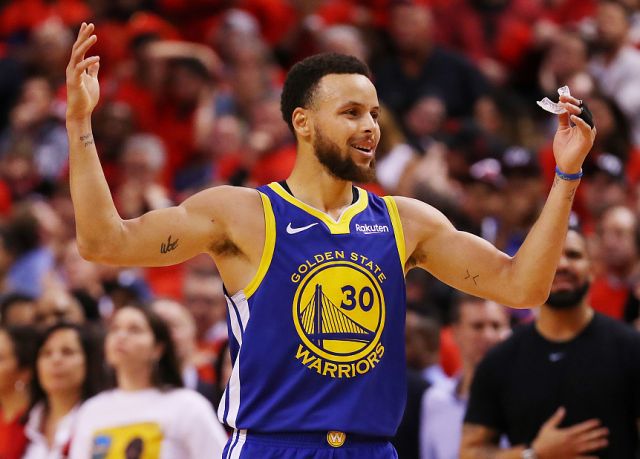 猛龙队后卫迷失手感,球队连败露尴尬时刻的简单介绍 猛龙队后卫迷失手感,球队连败露尴尬时刻的简单介绍