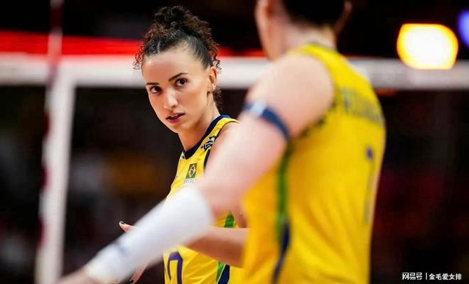 巴西女子足球队员快速反击,以速度击败对手的简单介绍 巴西女子足球队员快速反击,以速度击败对手的简单介绍