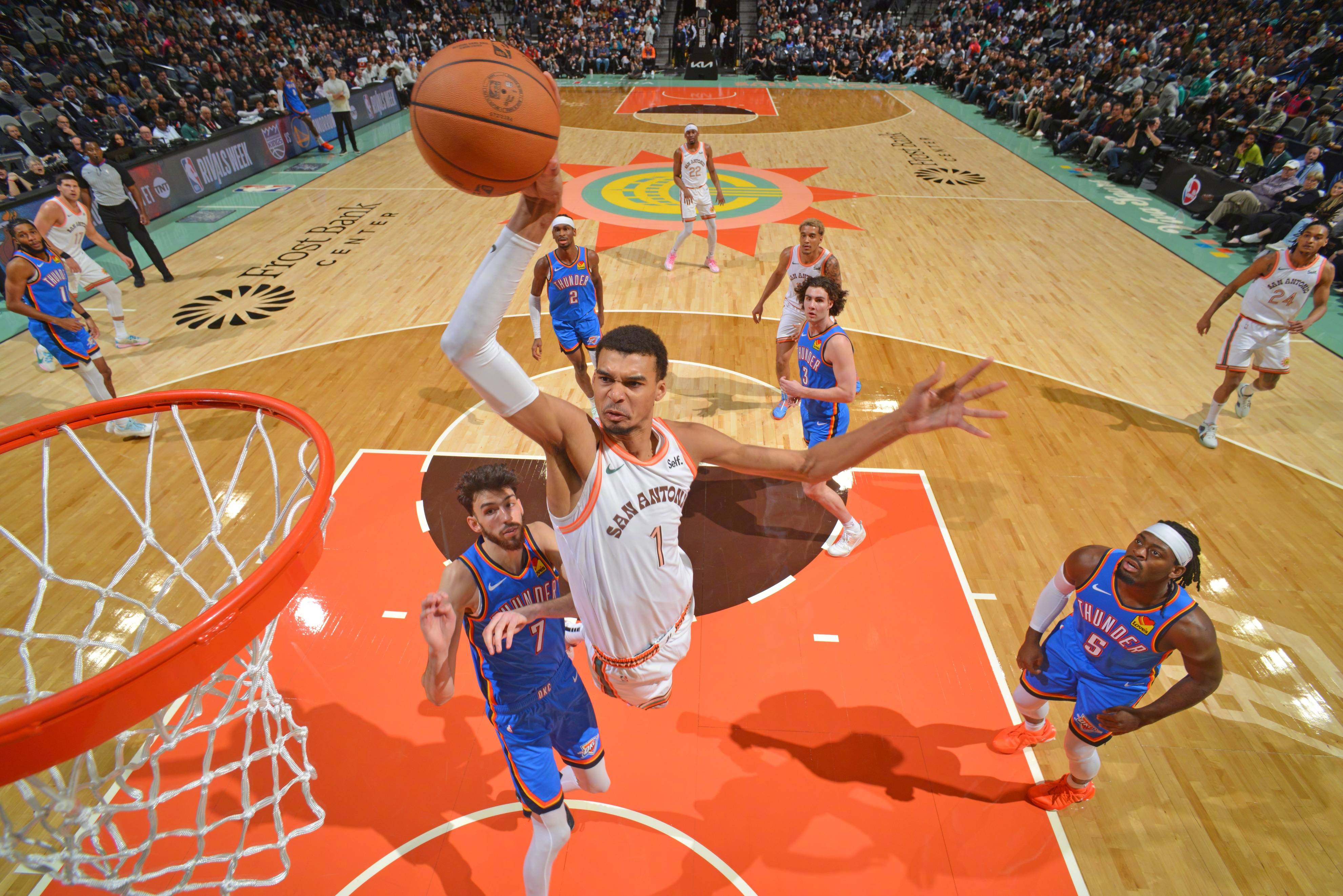 勇士擒下马刺,威金斯贡献21分帮助球队取胜的简单介绍 勇士擒下马刺,威金斯贡献21分帮助球队取胜的简单介绍