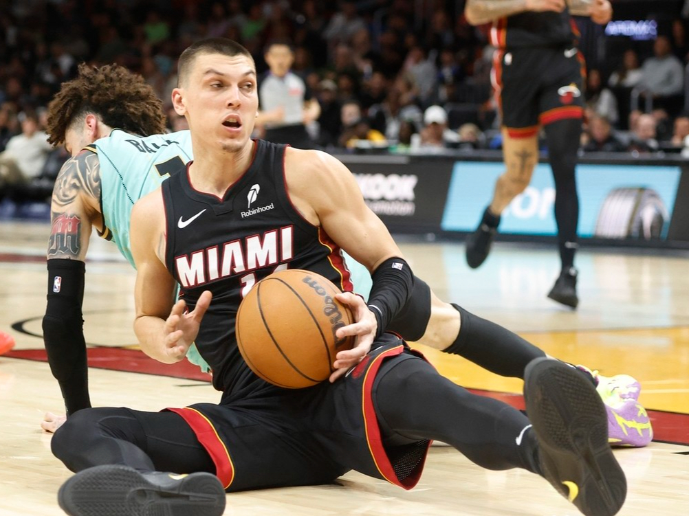 热火主场大胜黄蜂，唐斯独砍40+15爆发的简单介绍