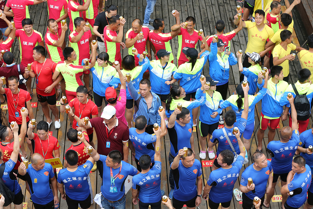 赢得胜利!选手在比赛中获得荣誉 赢得胜利!选手在比赛中获得荣誉