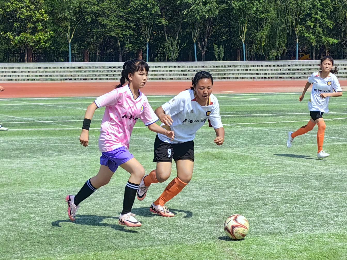 开云体育地址-足球赛事中的点点滴滴：运动员尽力拼搏